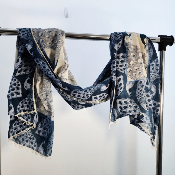 Peacock Print Scarf in Blue and Cream - Picture 3 of 4